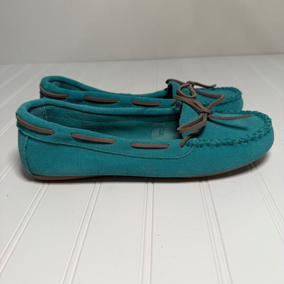Minnetonka Women’s 8 Moccasins Turquoise Leather Slippers Rubber Sole 69727 - Picture 4 of 8